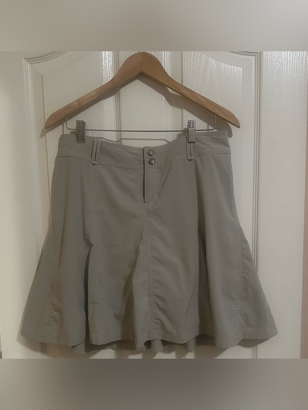 Women's Athleta Whatever Skort Shorts Gray Khaki Athletic Performance Sz 10P.